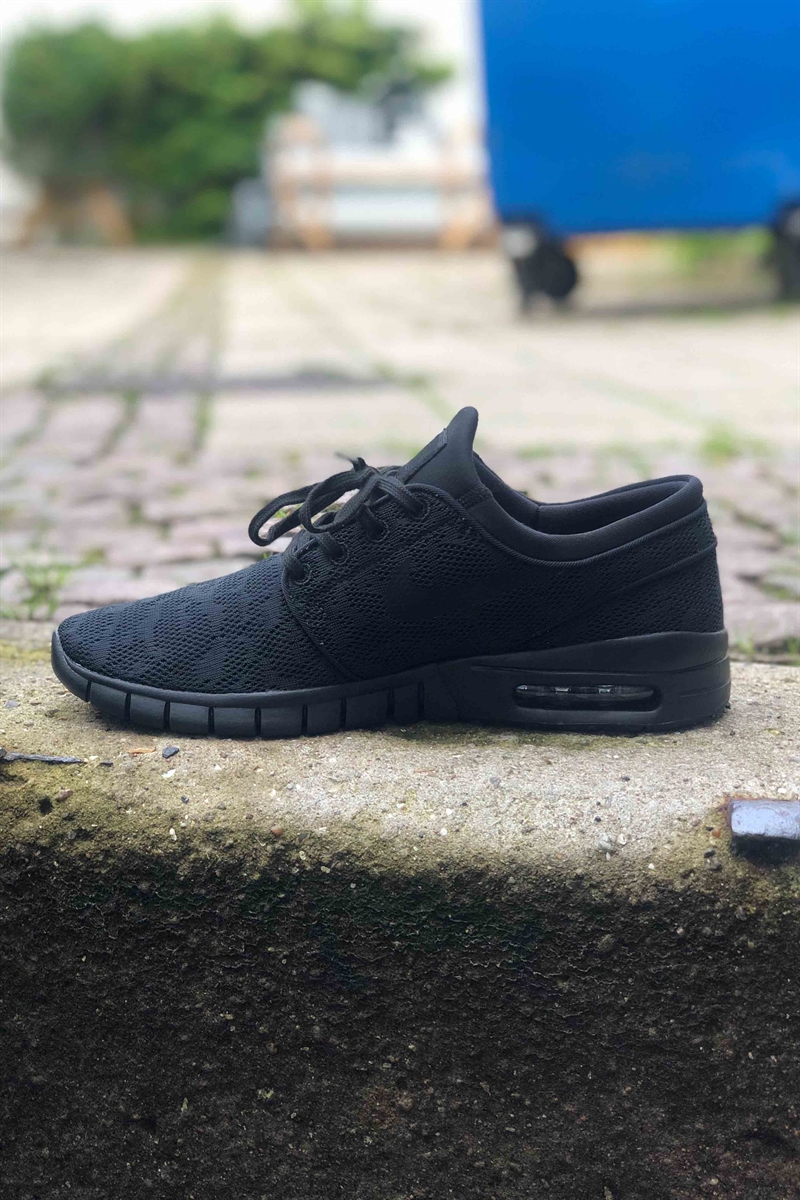 stefan janoski max black